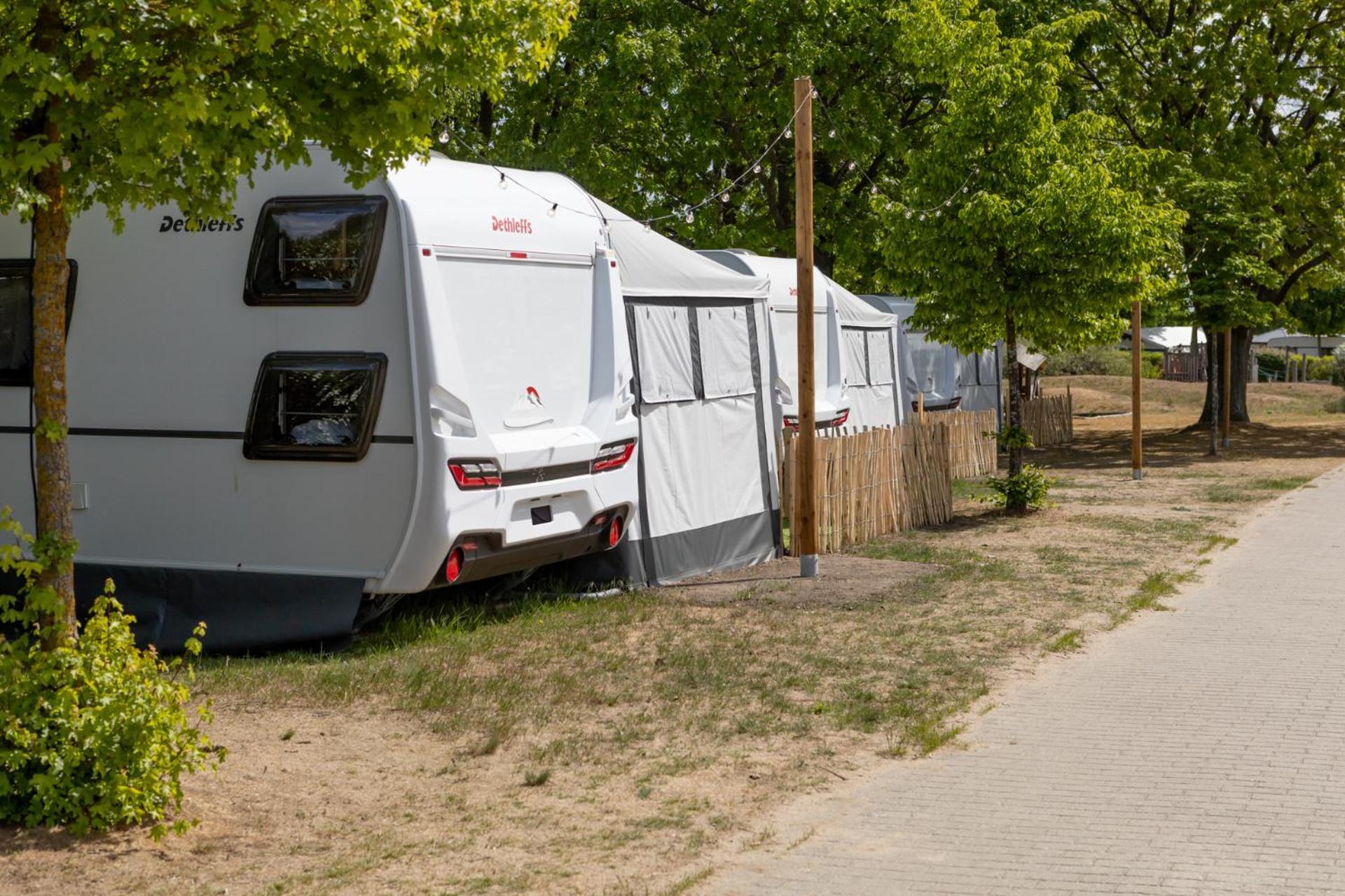 Camping & Erlebnis Resort Jersleber See - Jersicamper Mit Seeblick Jersleben Exterior foto
